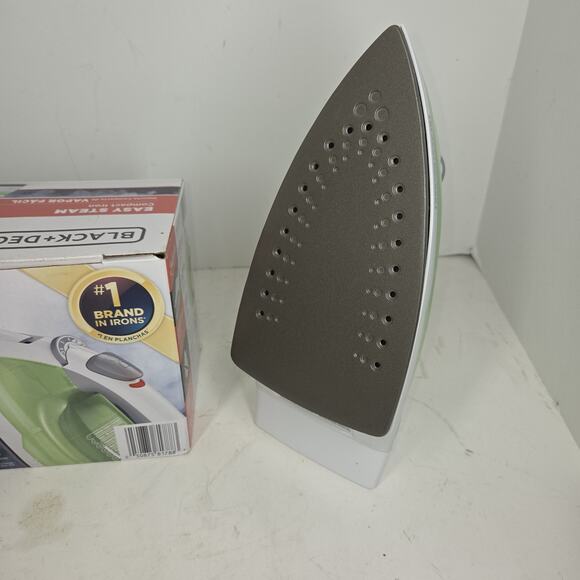Black & Decker Iron IR02V 1200W Easy Steam Compact Green Ironing Steaming - Picture 2 of 8